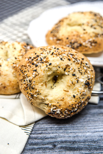 Cheesy Everything Protein Bagels 