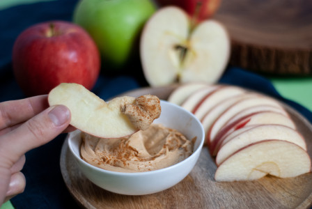 Apples with Peanut butter Dip