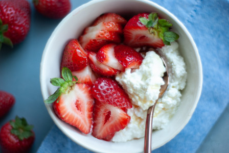 Cottage Cheese with Berries and Honey