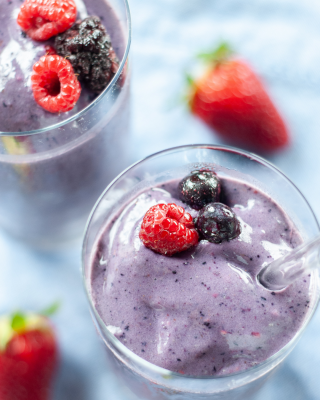 Portrait - blog - Berry Simple Smoothie