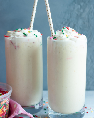 Portrait - blog - Birthday Cake Protein Shake