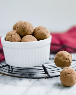 Portrait - blog - Chocolate Truffle Energy Balls