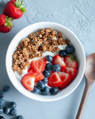 Portrait - blog - Easy Greek Yogurt Parfait