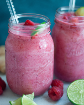 Portrait - blog - Raspberry Refresh Smoothie