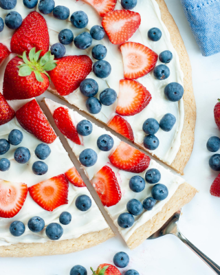 Portrait - blog - Summer Fruit Pizza (1)