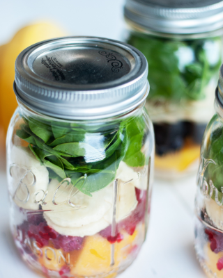 Portrait - blog - smoothie jars