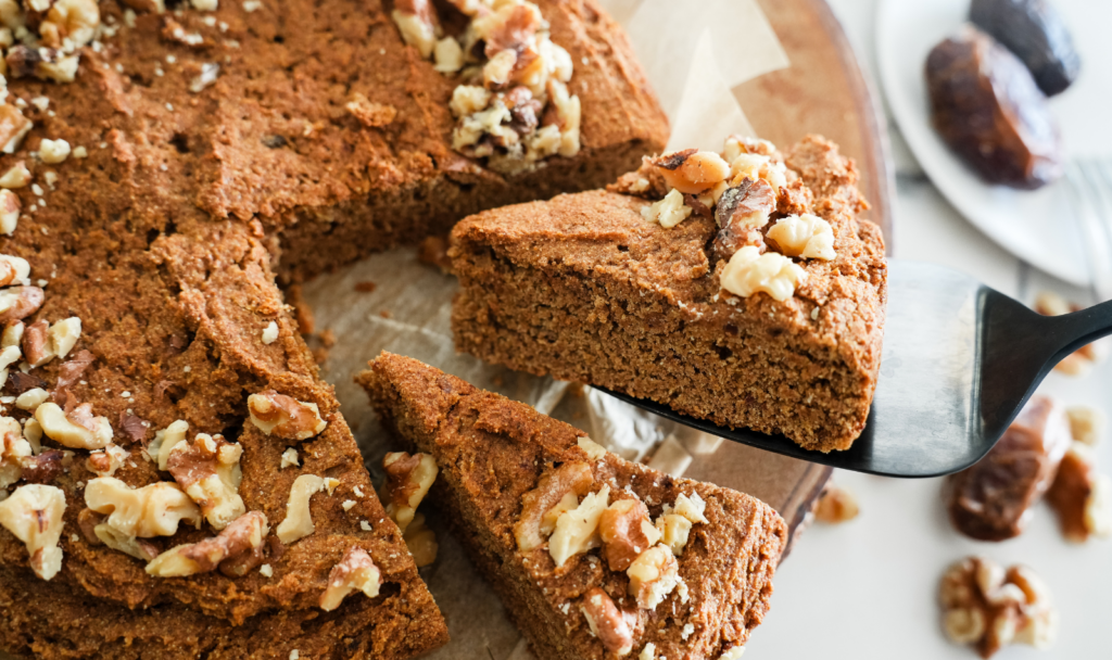 Simple Date Cake - Macrostax